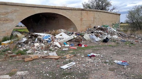 Vertidos-Pinseque01-(5)