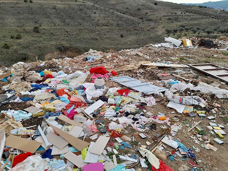 Vertido incontrolado en Aniñon