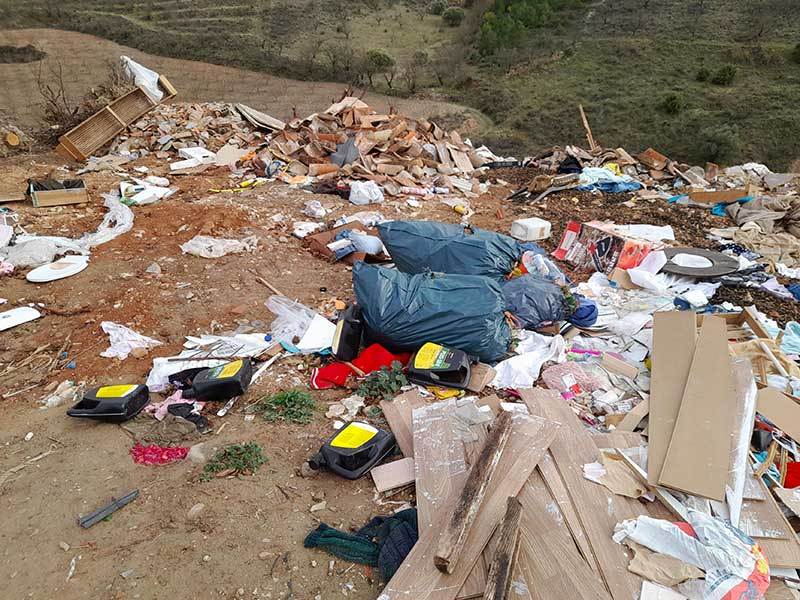 Vertido incontrolado en Aniñon