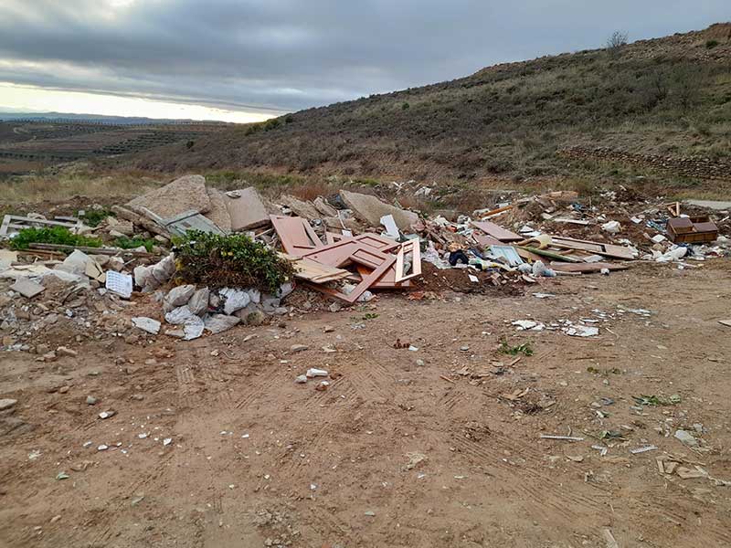 Vertido incontrolado en Aniñon