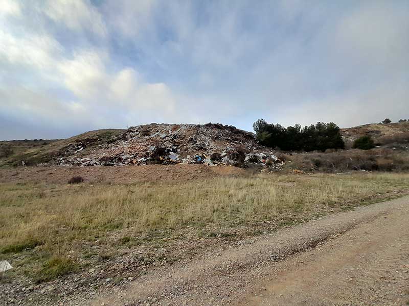 Vertido incontrolado en Aniñon