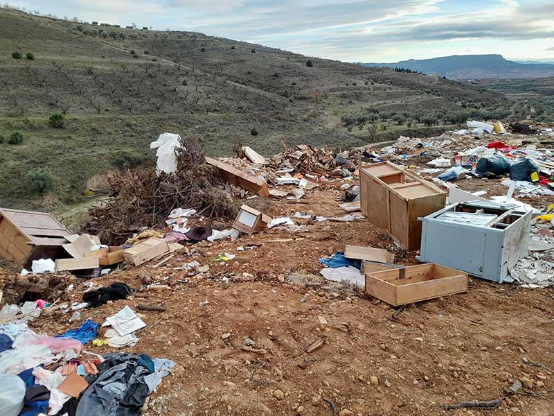 Vertido incontrolado en Aniñon