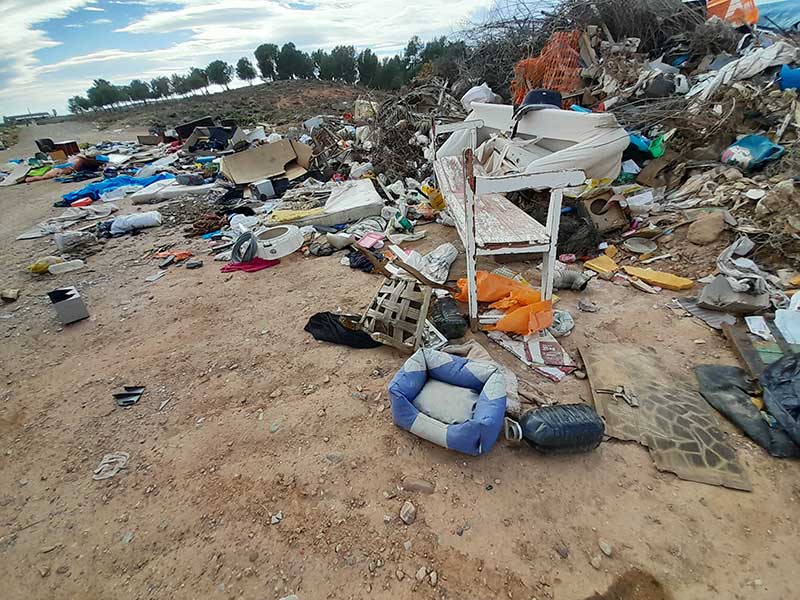 Lucena de Jalón la basura a las puertas del pueblo