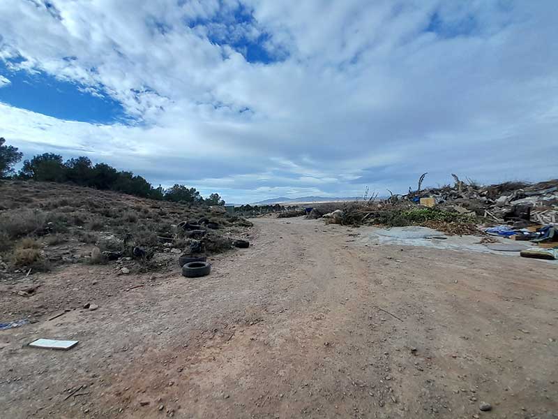 Lucena de Jalón la basura a las puertas del pueblo
